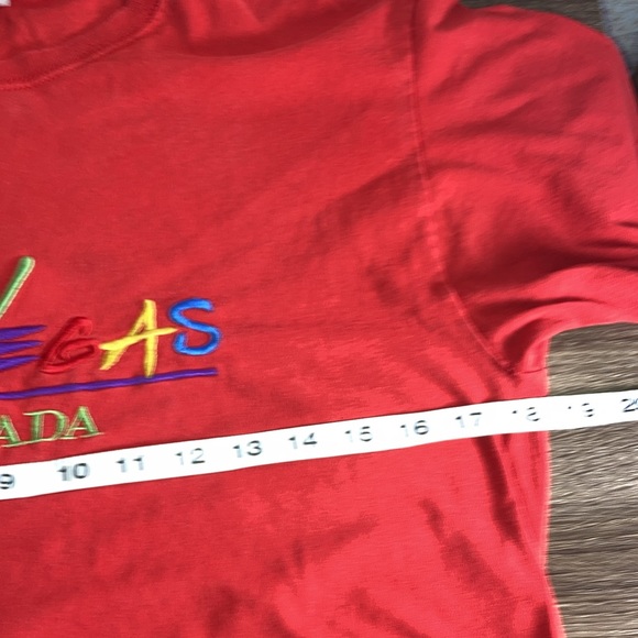 Vintage Medium Fruit of The Loom Red Embroidered Las Vegas T Shirt - Picture 6 of 8